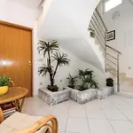 Six-bedroom In Holiday home *