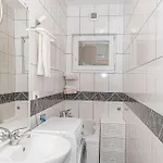 Six-bedroom In Holiday home