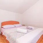 Six-bedroom In Holiday home Sibenik