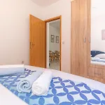 Six-bedroom In *