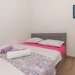 Six-bedroom In Holiday home