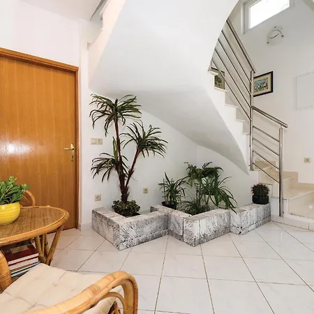 Six-bedroom In Casa vacanze *