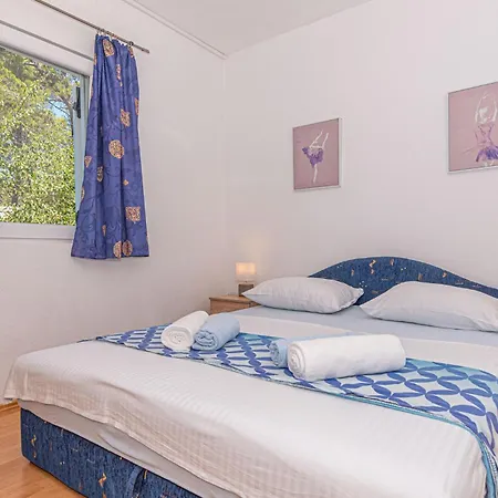 Six-bedroom In Casa vacanze