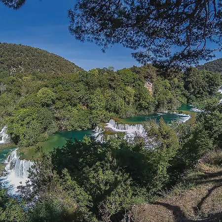 Six-bedroom In Casa vacanze Šibenik
