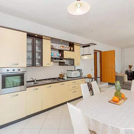 Beautiful Home In Sibenik With Wifi