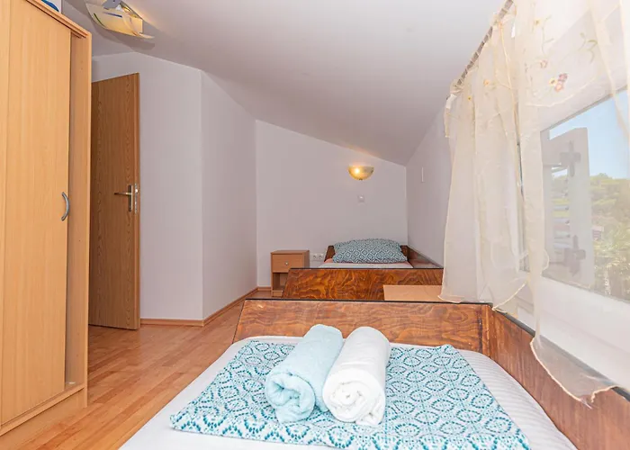 Six-bedroom In בית נופש שיבניק