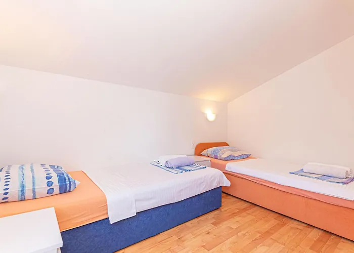 בית נופש Six-bedroom In *