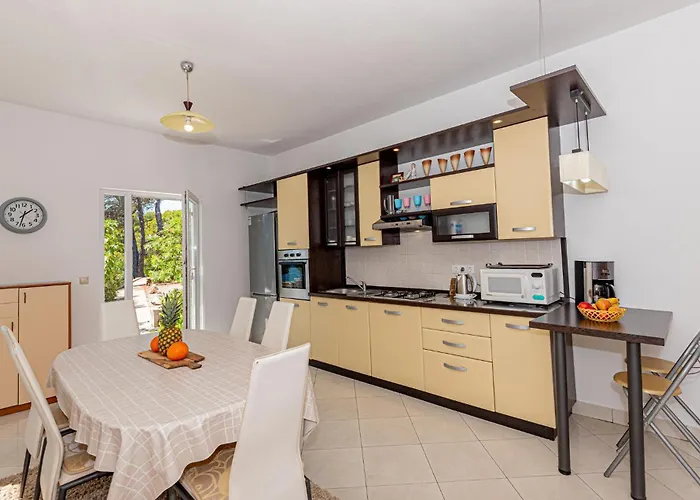 Six-bedroom In * שיבניק