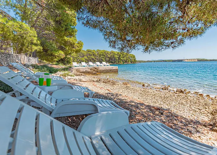 Six-bedroom In בית נופש *