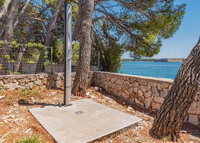 Six-bedroom In בית נופש שיבניק