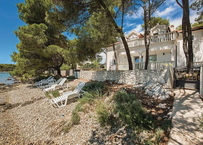 Six-bedroom In * שיבניק