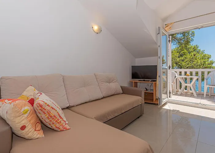 Six-bedroom In בית נופש שיבניק