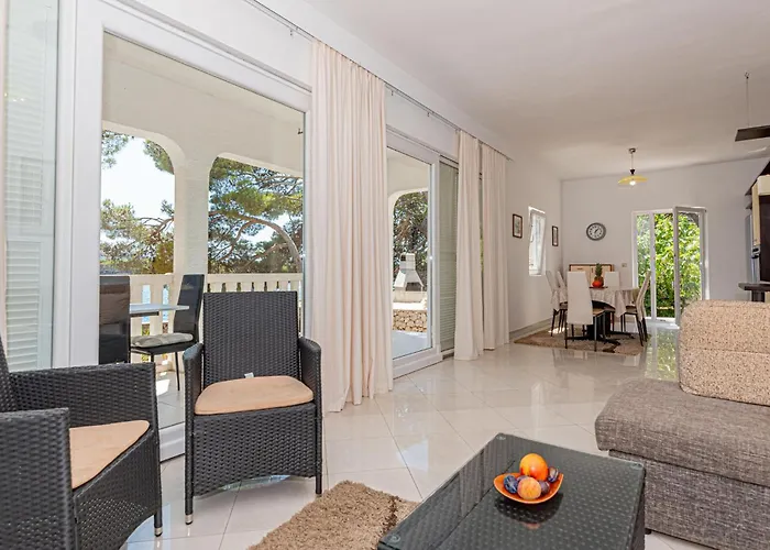 Six-bedroom In בית נופש שיבניק