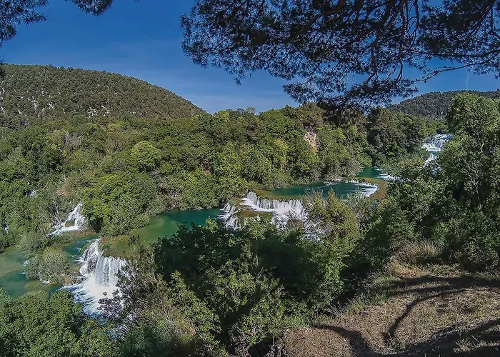 Six-bedroom In Dom wakacyjny Szybenik