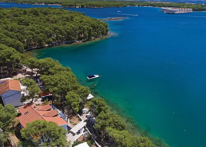 Six-bedroom In * Szybenik