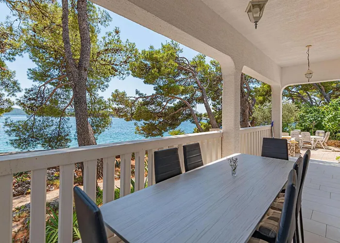 Six-bedroom In Szybenik