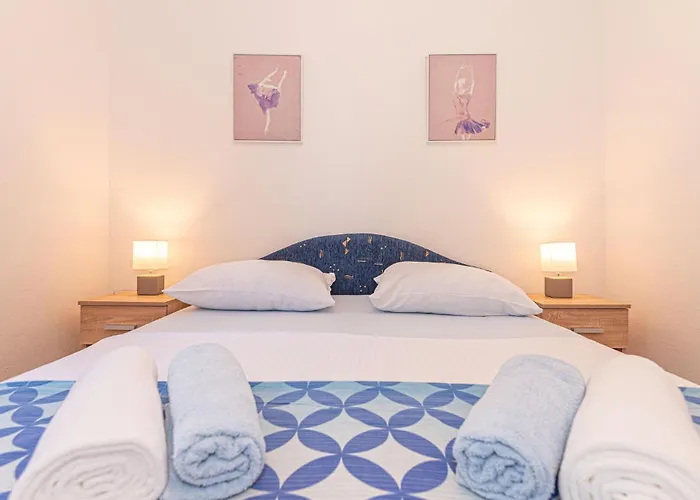 Six-bedroom In * Szybenik