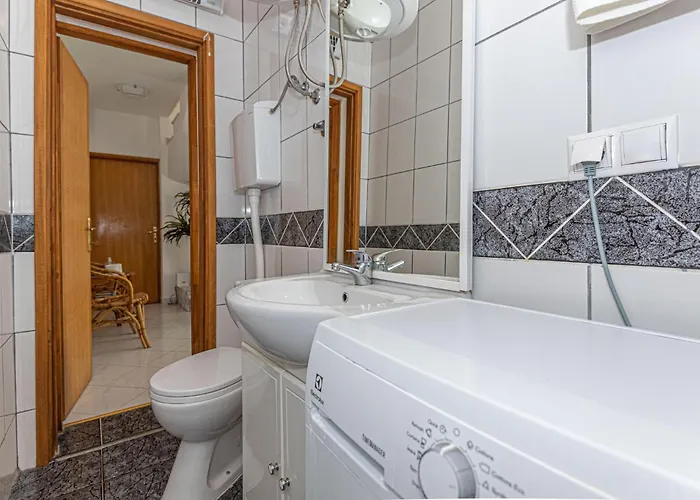 Six-bedroom In בית נופש שיבניק