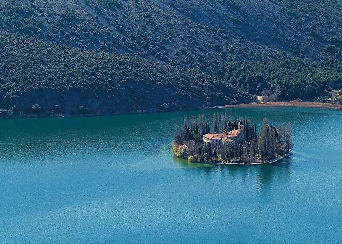 Six-bedroom In Dom wakacyjny *